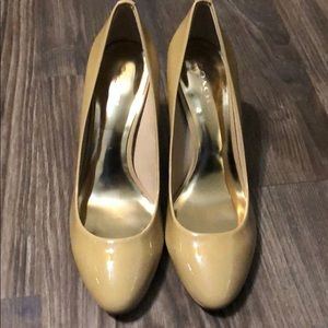 Coach patent leather pumps size 8(B)